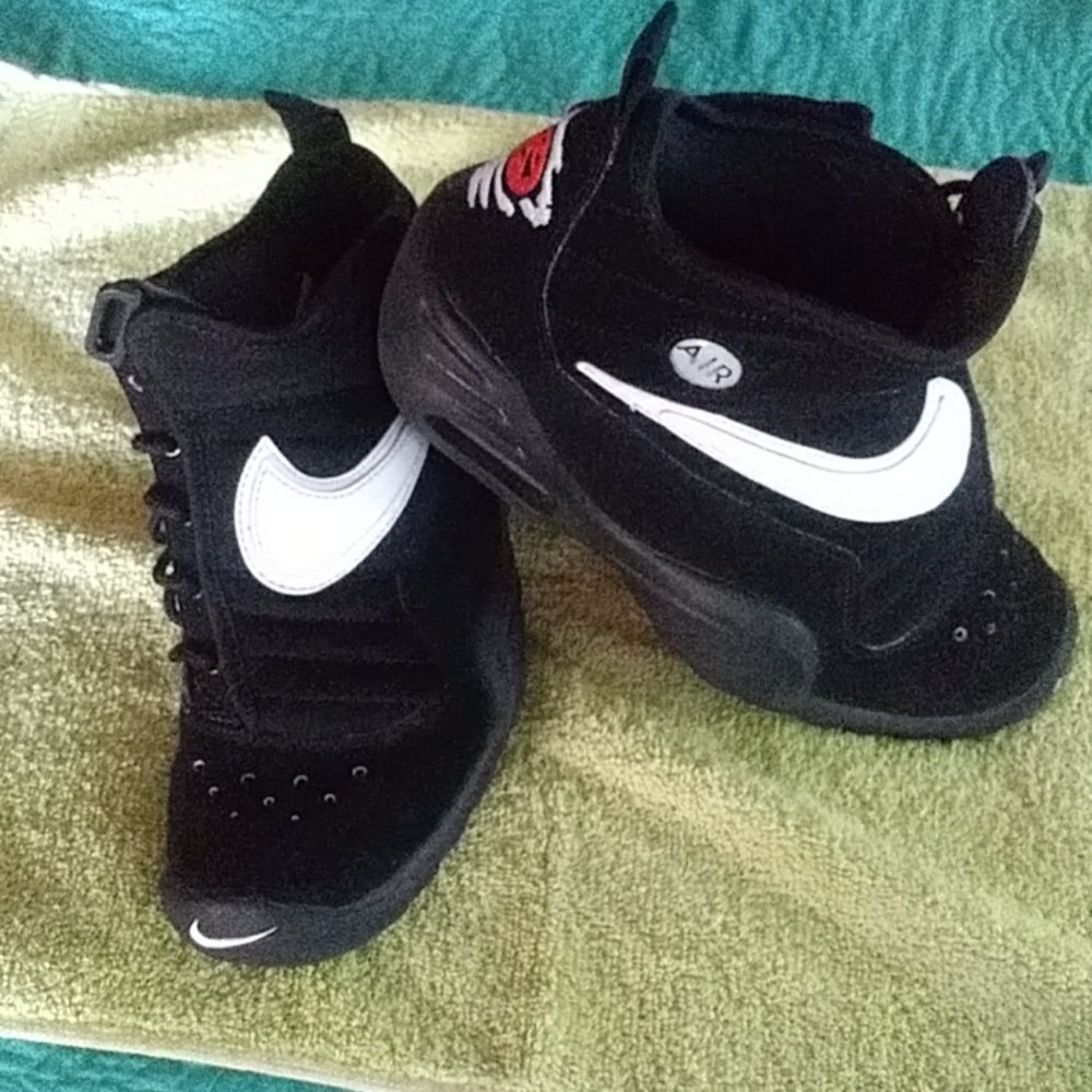 Black and white kids nike shoes